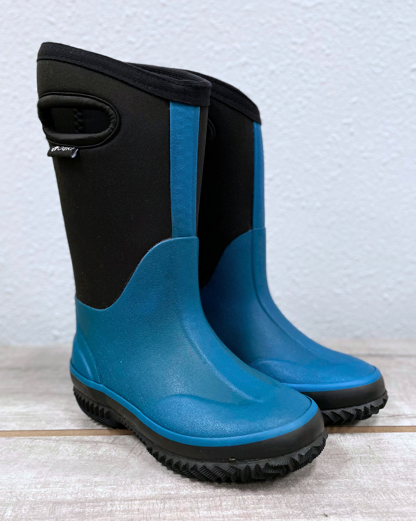 kids neoprene boots with cutout handles blue with black panels