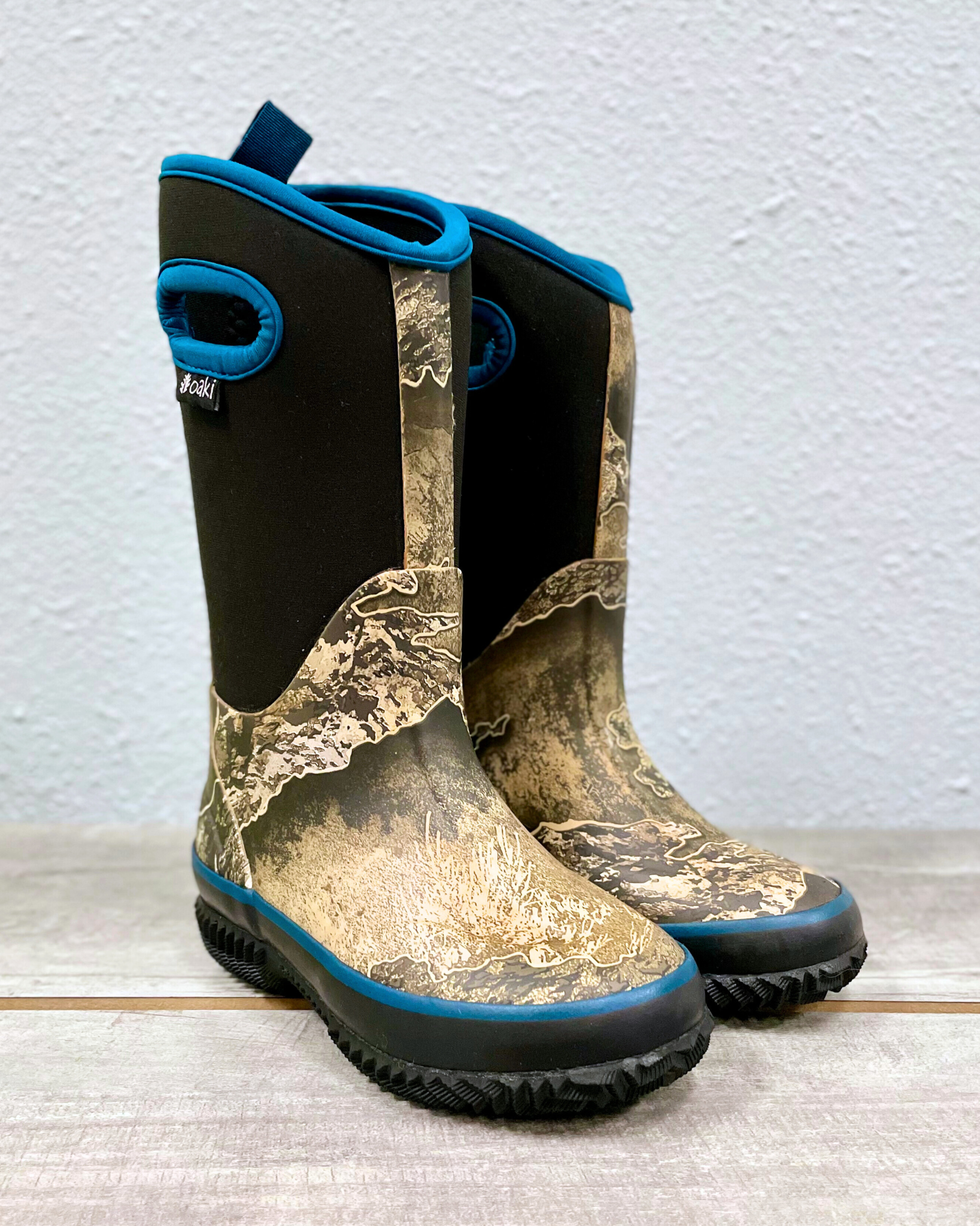 kids neoprene boots camo with blue trim black panels