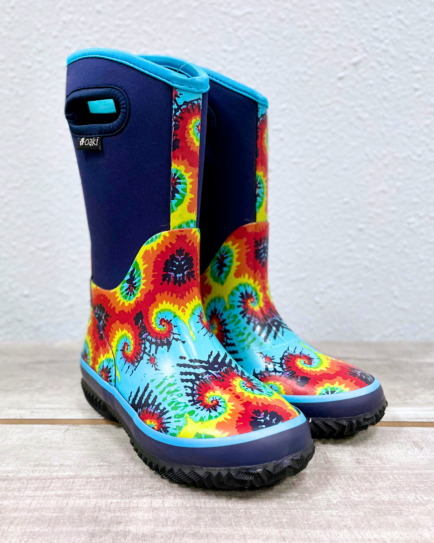 kids neoprene boots tie dye with blue background