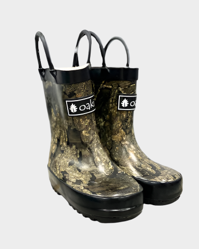 Kids rubber rain boots with tree bark camo rubber and oaki logo. Black tread and loop handles.