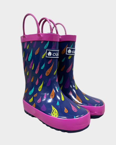 Kids rubber rain boots with pink and purple rubber and colorful rain drops pattern and oaki logo. Black tread and loop handles.