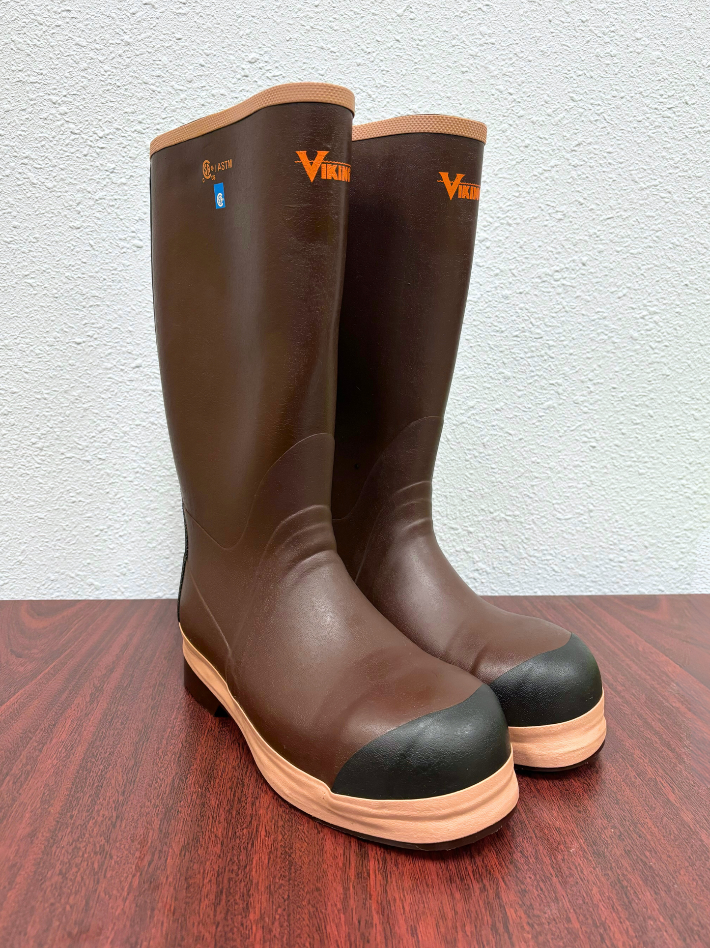 VW22 Viking Insulated Boot with Steel Toe